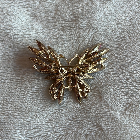 Butterfly Pin 🦋 - Picture 2 of 3